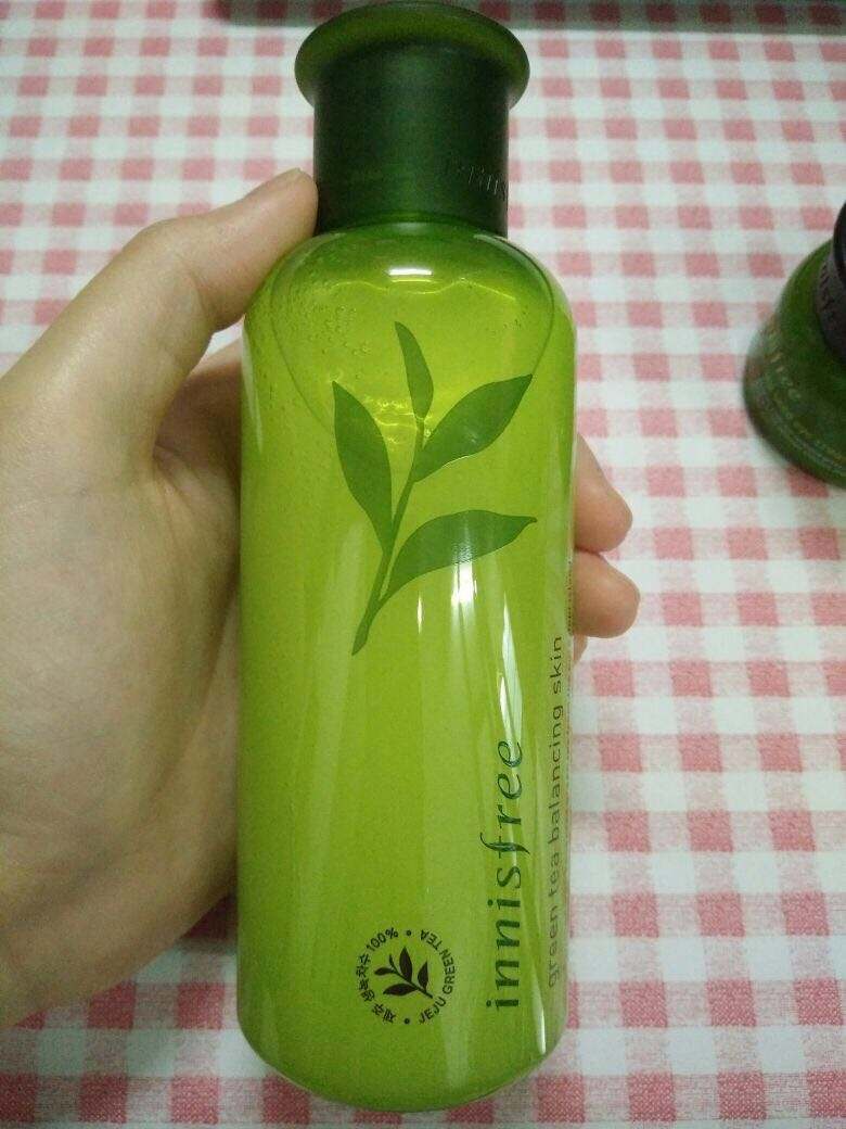 底妆 深度保湿的化妆水:润润滑滑没有油腻感,嫩肤“小霸王”