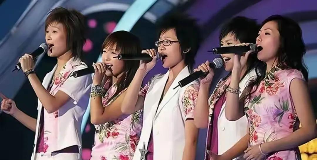 解码三体|陈嘉桦VS李宇春:曾经的假小子,现今谁才是真的性感女人