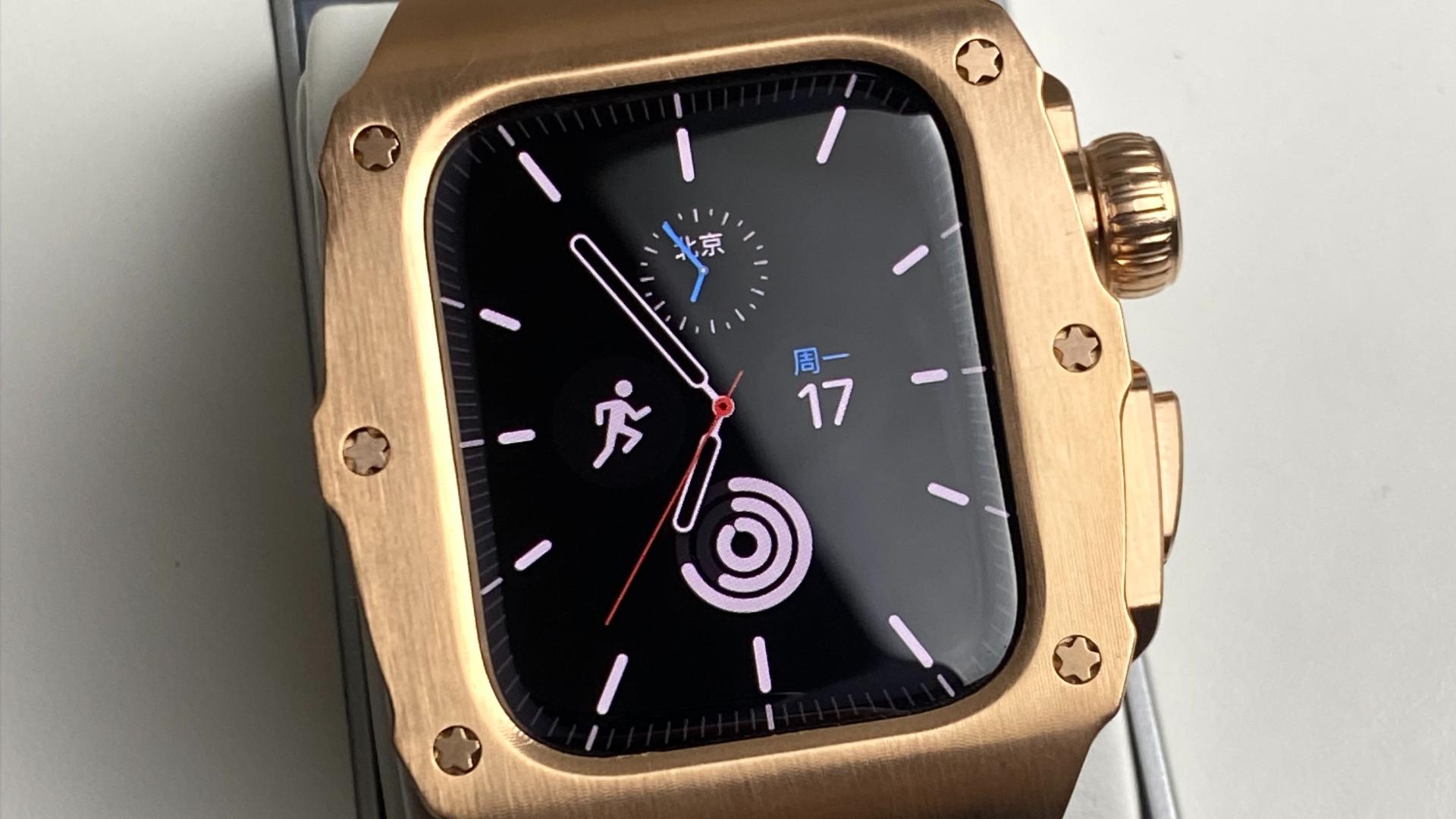 Apple Watch|因不满外观，牛人爆改Apple Watch S7，网友：这才苹果表该有的样子