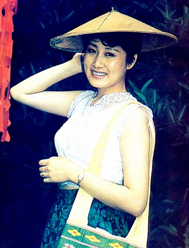 张凯丽|张凯丽的时尚人生，从速滑队长到金鹰女神，穿搭始终引领潮流