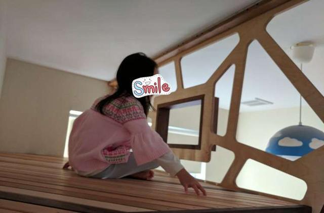 要是层高足够,也要在儿童房天花板上打张阁楼床,2娃一屋省10