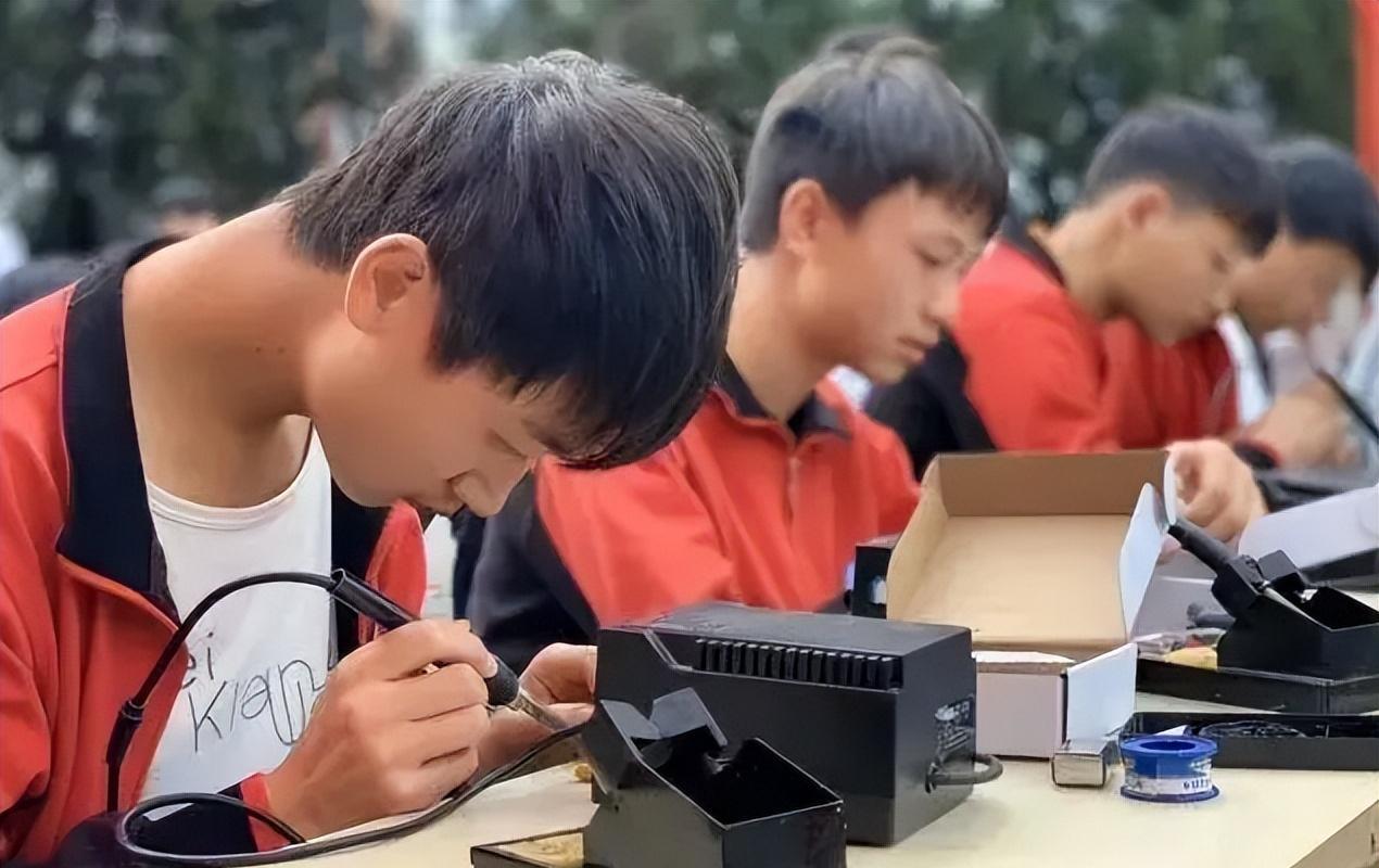 求职|实习生月薪9000,因不会用word被公司辞退,领导:他连中专都不是