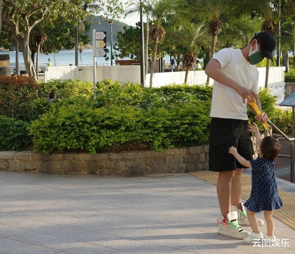 林峰|林峯1岁女儿遭嘲讽发育异常，张馨月被惹怒，公开对方资料反击