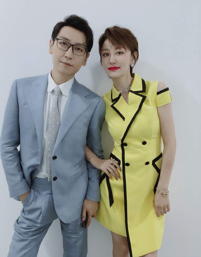 主持人|台上是主持人,台下已是10年夫妻,俩人很恩爱,一家四口颜值高