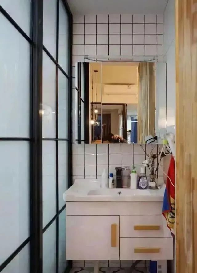 39平一室户,把床吊在半空中,结果多出一间房,进门被迷住,晒晒