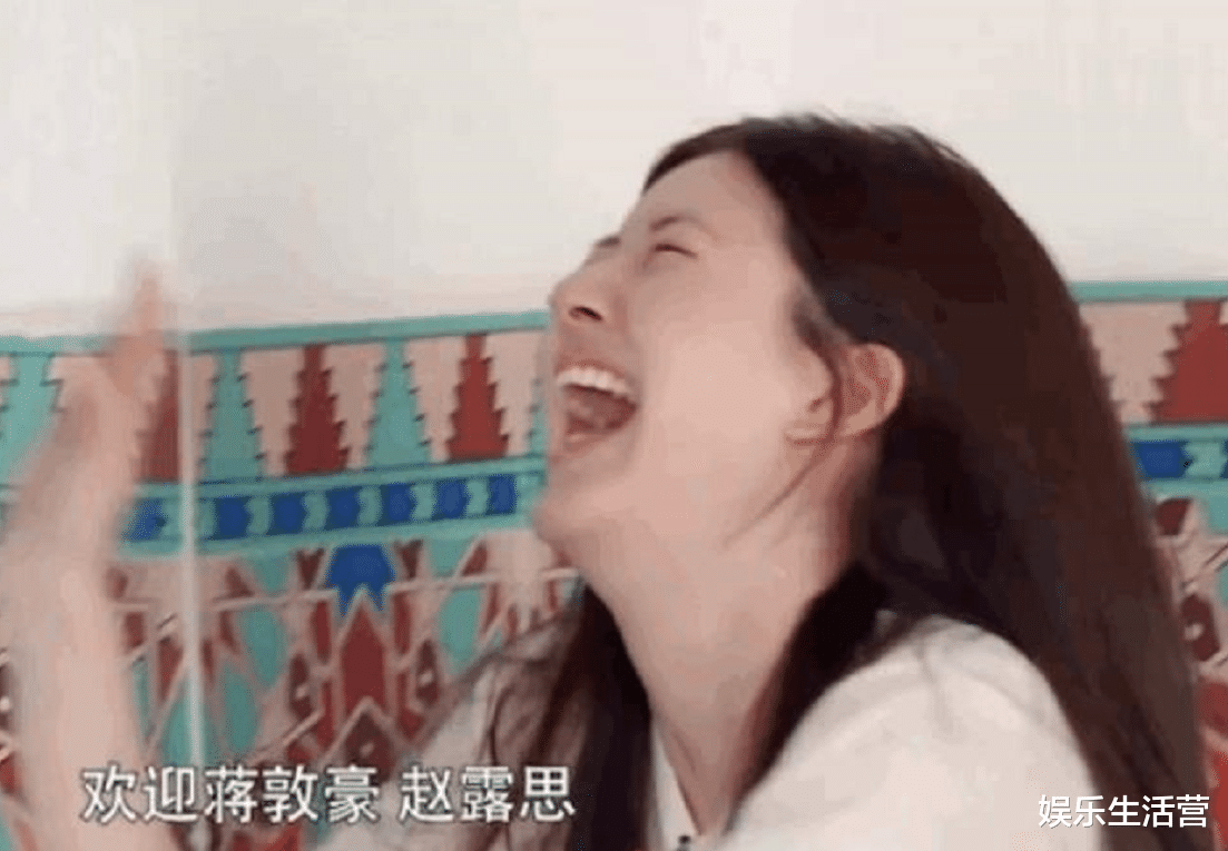 赵露思|赵露思幼儿园小学照曝光，原装妈生脸等比长大，整容明星该脸红了