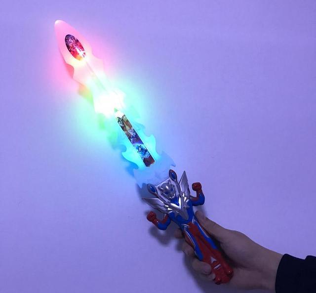 闪光剑|平成三杰的变身器，都有独特的设定，蓝宝锥的设定早了新生代十年