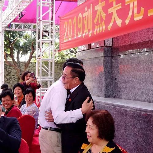 广东:茂名一亿万富豪的豪宅被拍卖,起拍价481万元,网友世事无常