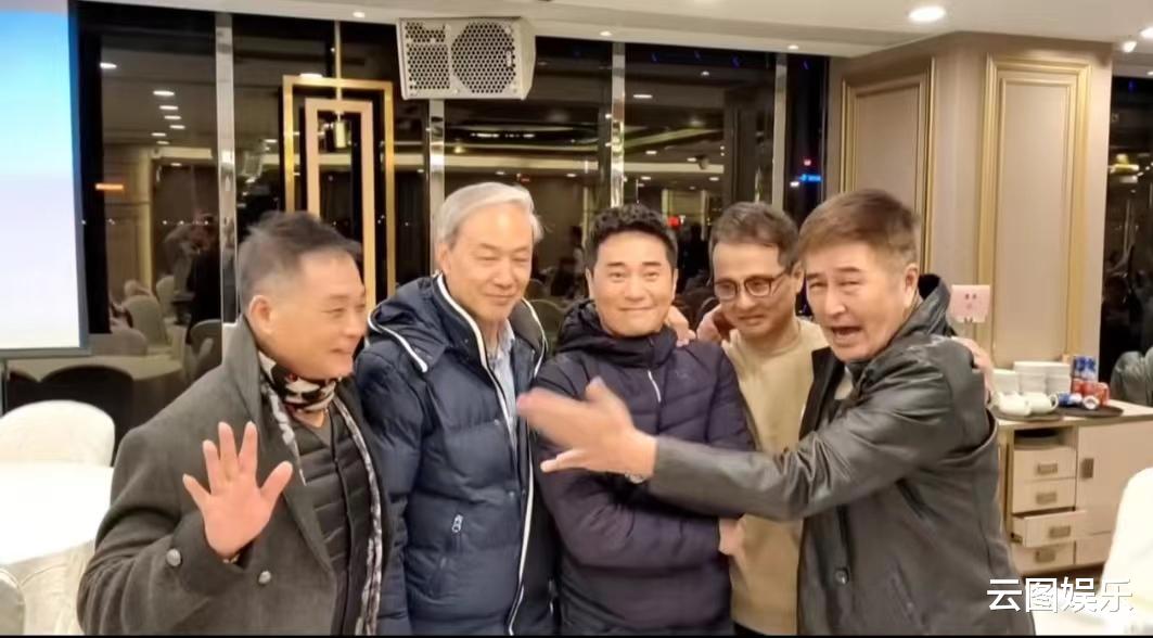 杨迪|上百位香港动作演员聚会,包餐厅吃饭舞狮太热闹,不见成龙洪金宝