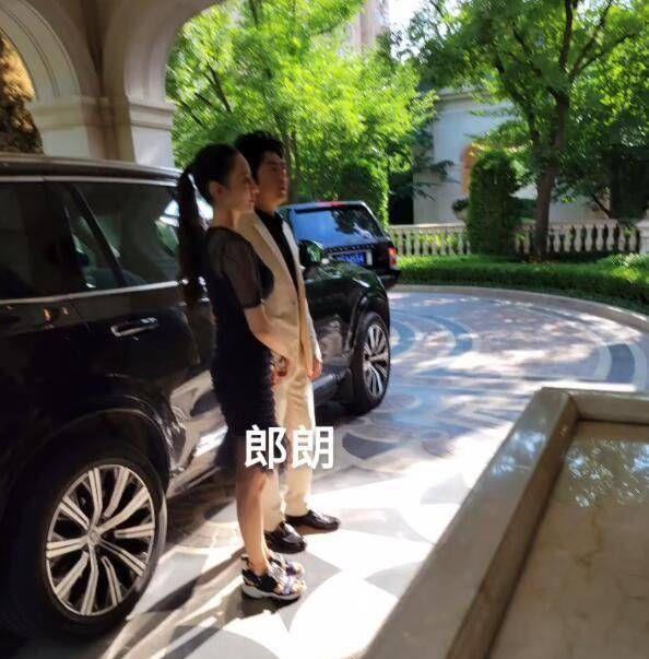 明星素颜|郎朗老婆素颜老成这样,皮肤土黄浮肿,随便一个路人都比她漂亮