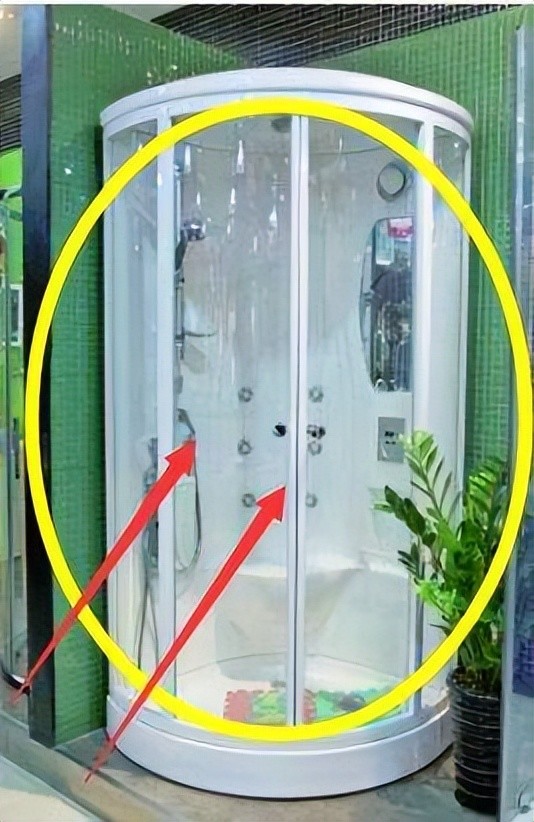 卫生间不做玻璃隔断了,聪明人的都这样装,省钱又好看