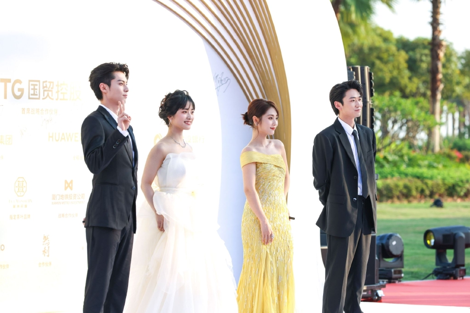 宁静|金鸡奖女星红毯：Angelababy太美、柳岩太艳、万茜和宁静撞衫