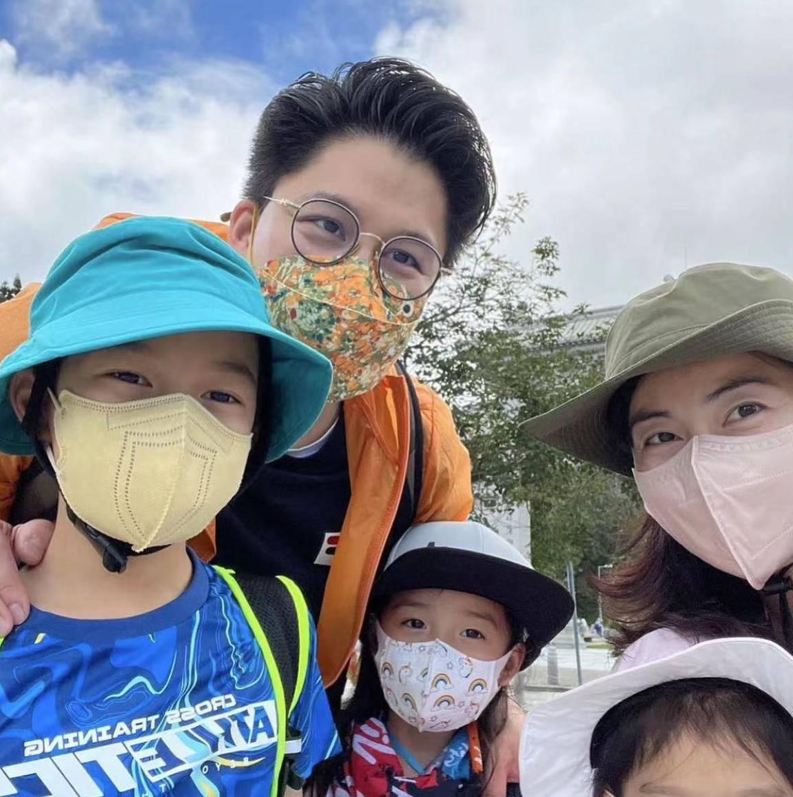 霍启刚|香港豪门清流！霍启刚郭晶晶全家国庆游玩合照，一封家书催人泪目