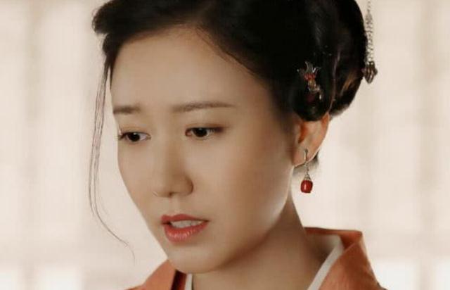 高露|演员高露:中年翻红,嫁直男圈外丈夫,婚后儿女双全幸福美满