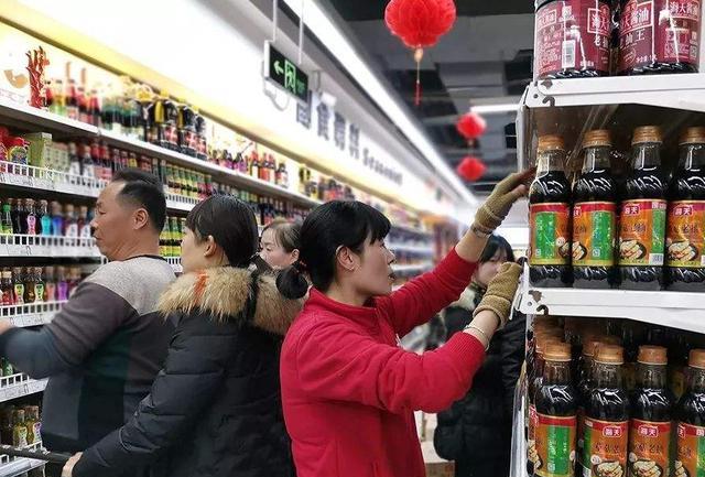 薪酬|超市月薪才2000多元，为啥没人辞职？内部员工：“傻子”才辞职