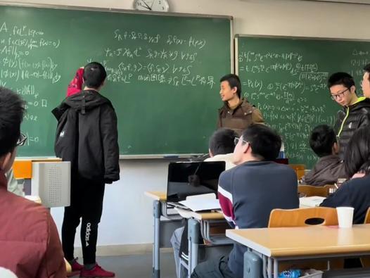 韦东奕|韦东奕有爱慕者！北大女生自曝对韦神芳心暗许，网友：你不配！