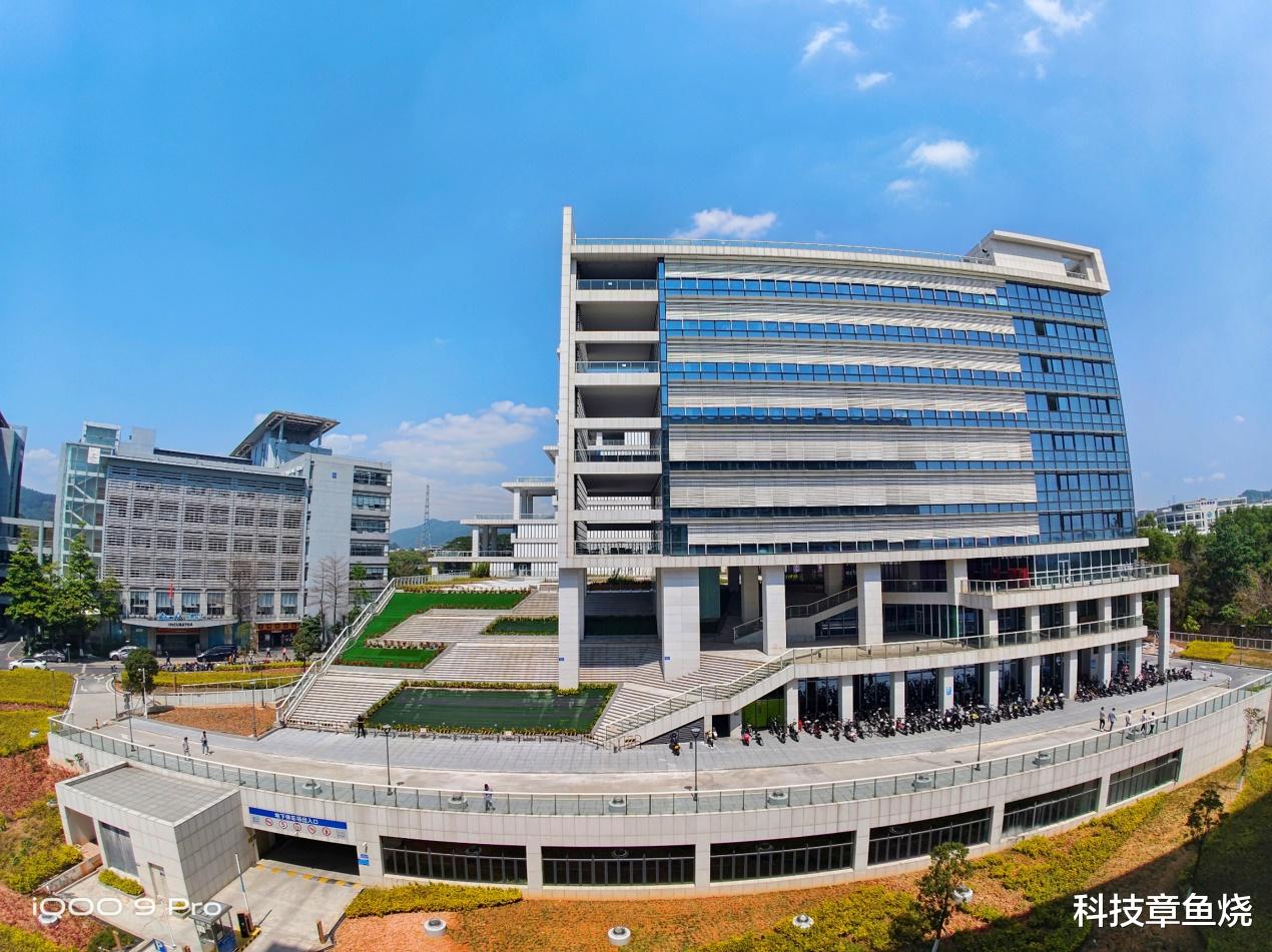 耳机|高刷屏耗电快?IQOO 9 Pro可不接受这一设定