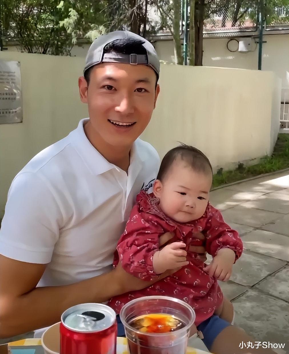 朱珠|越来越像爸爸!名媛朱珠老公频繁晒娃,女儿王珠宝出镜呆萌可爱