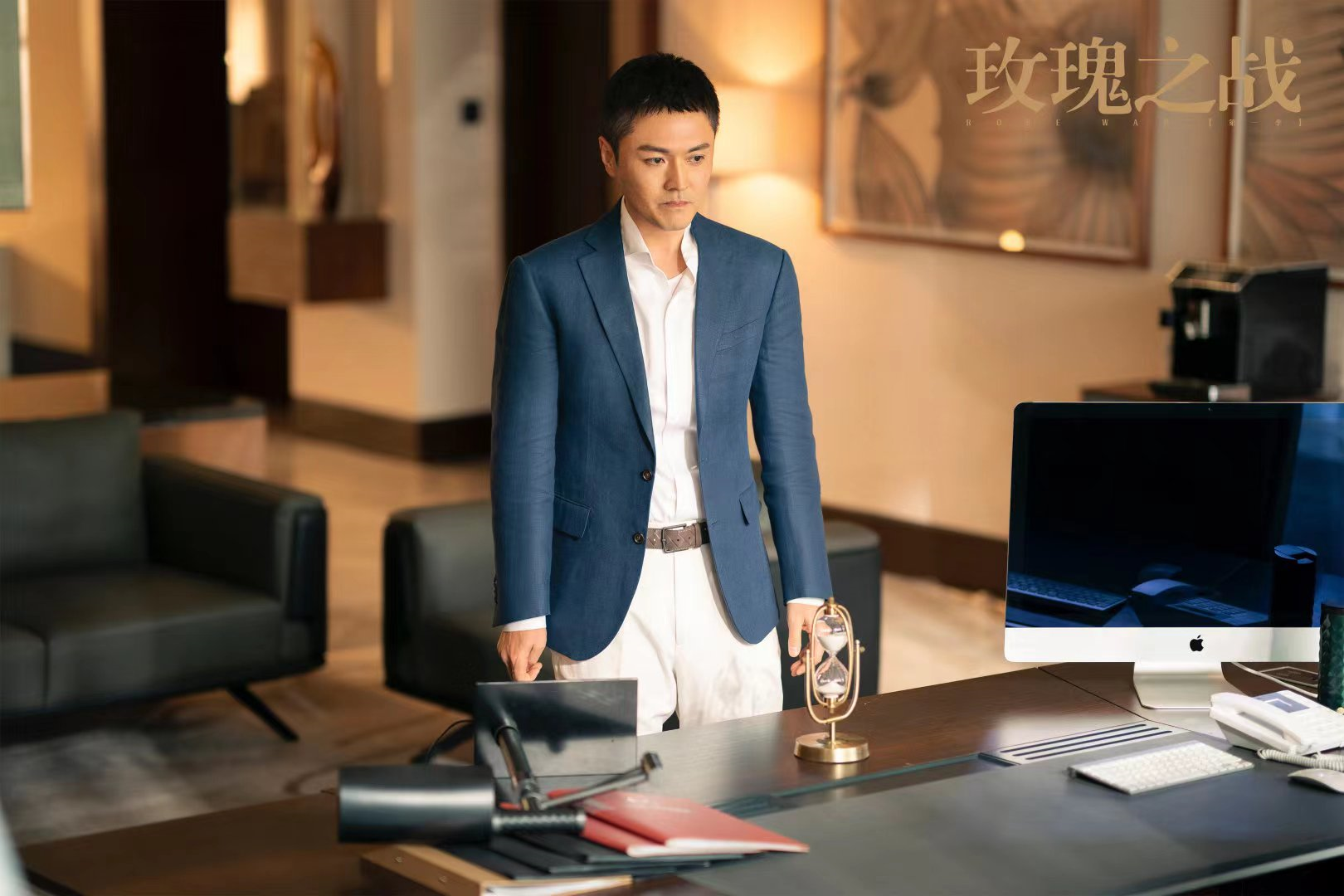 宋嘉辰|《玫瑰之战》：用卑微来挽回顾念，却是另有所图，他，虚伪又自私