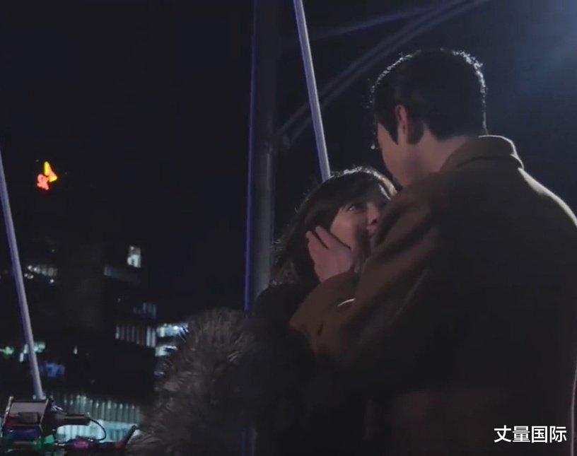 社内相亲|《社内相亲》正片「剪掉没播」5个剧情！这幕吻戏原本还有抱抱？