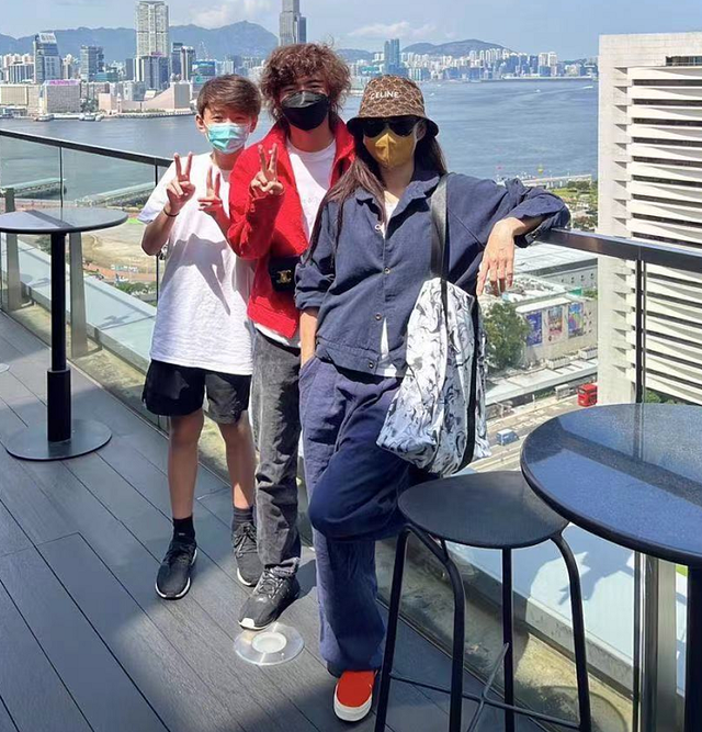 张馨予|42岁张柏芝与狗同眠,玩耍时意外被咬伤,躺床上一脸痛苦尖叫不断