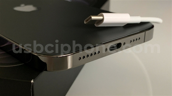 iphone12|全球首台USB-C接口iPhone 12来了 完美点亮屏幕