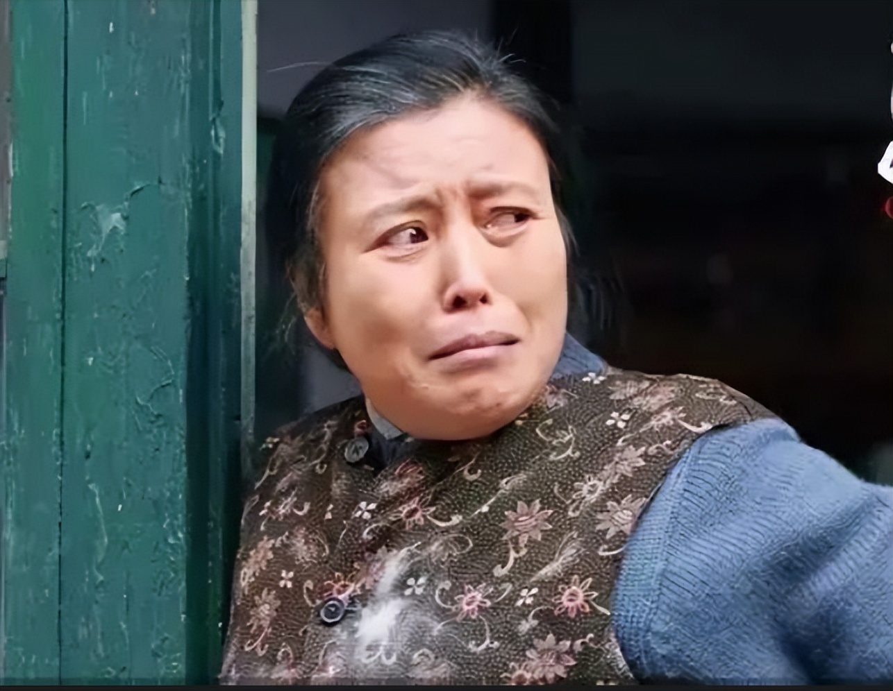 丁嘉丽|丁嘉丽女儿胡琳娜：被父母抛弃，被叔叔关进小黑屋，她遭受了什么