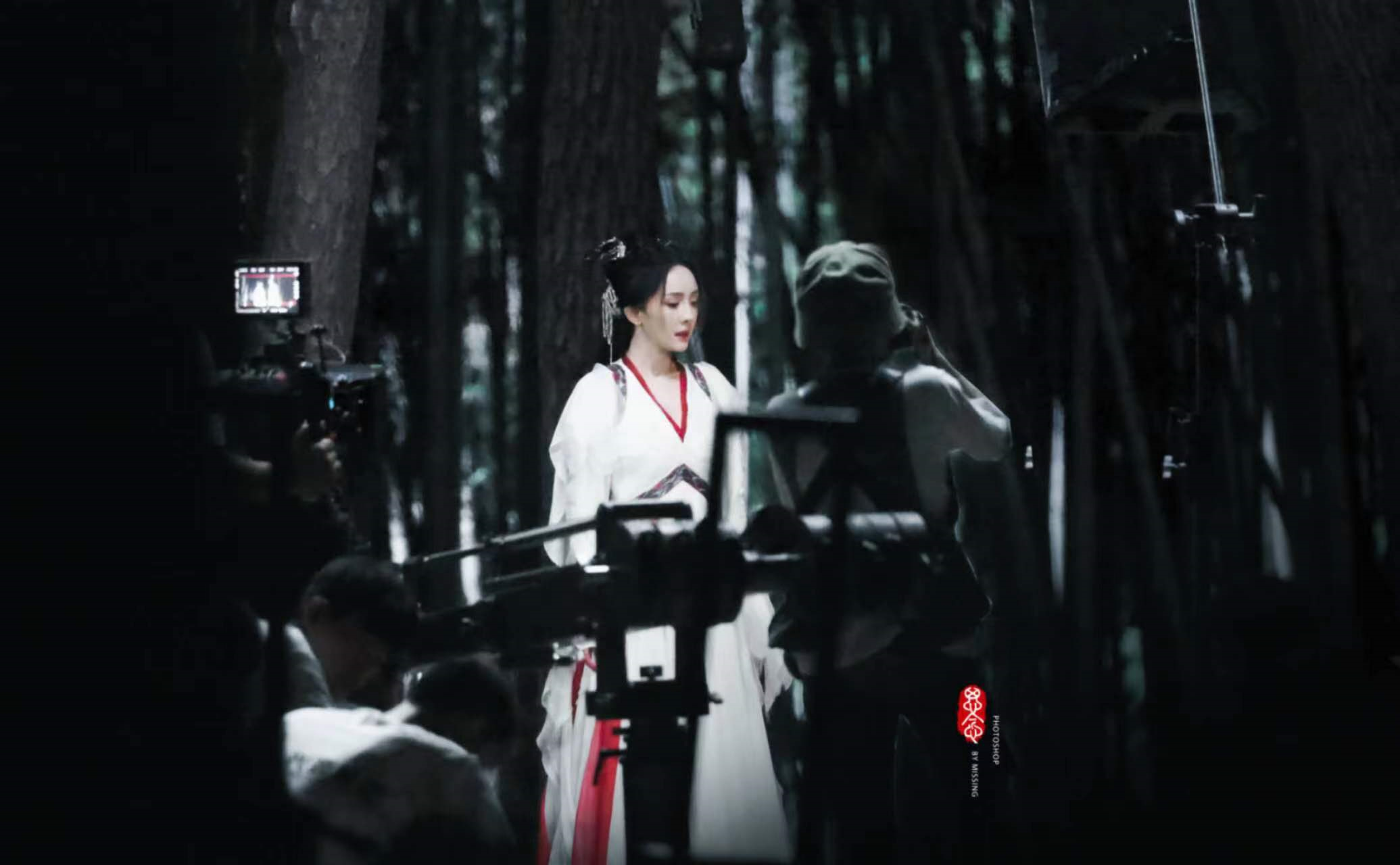 圣斗士星矢|杨幂龚俊祝绪丹《狐妖小红娘》最新路透，杨幂受伤后首次现身横店