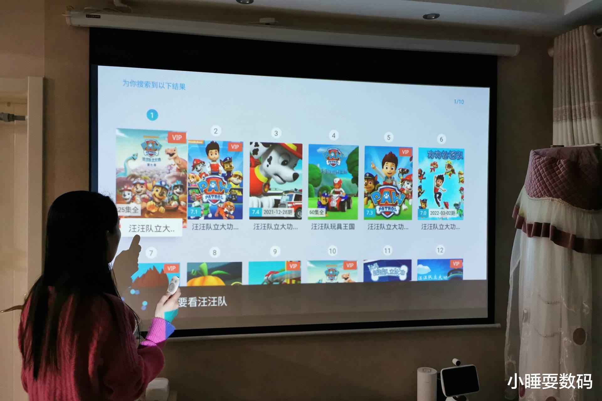 智能手机|被它的颜值破防了，猫王灵感P5投影仪实测：老式放映机造型设计