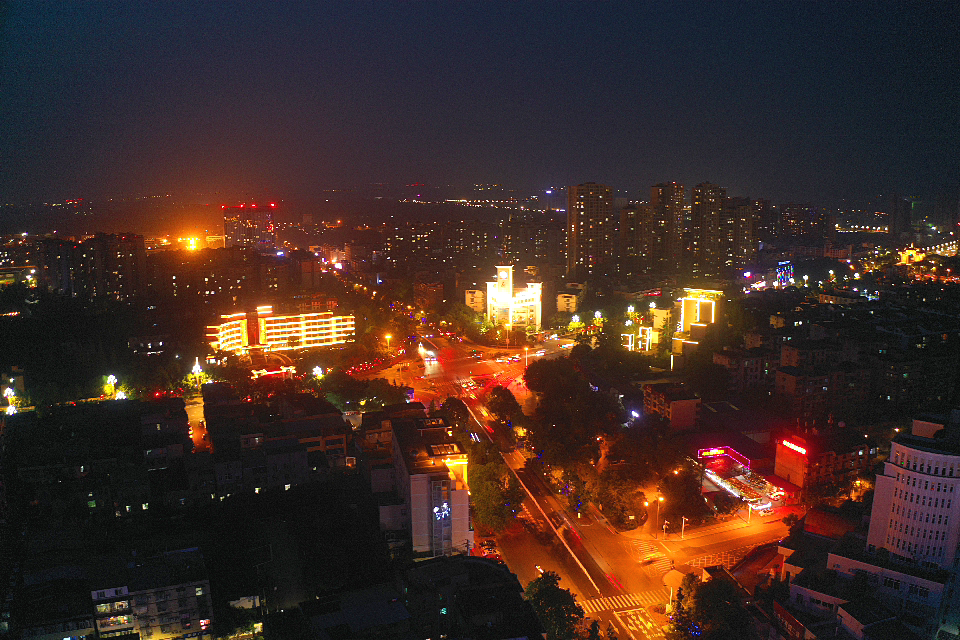 |爱上彭山夜色，100个理由都不够！