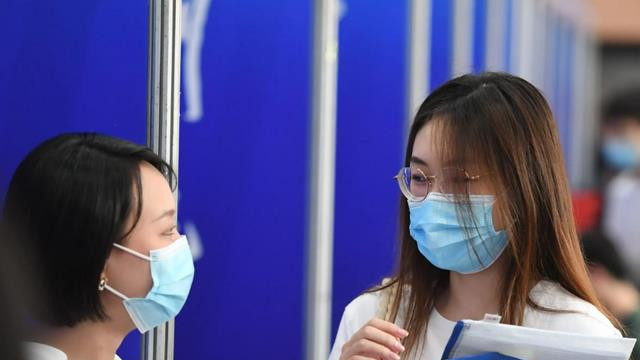 求职|名校毕业的女儿被大厂裁员，母亲焦虑到崩溃！