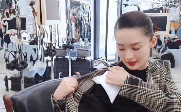 杨幂|明星变美花样多，杨幂用假屁股垫，倪妮贴反了假眉毛