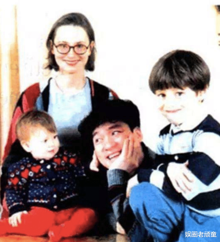周华健|周华健与儿子同框，因长得太成熟，一时竟分不清谁是儿子谁是爹