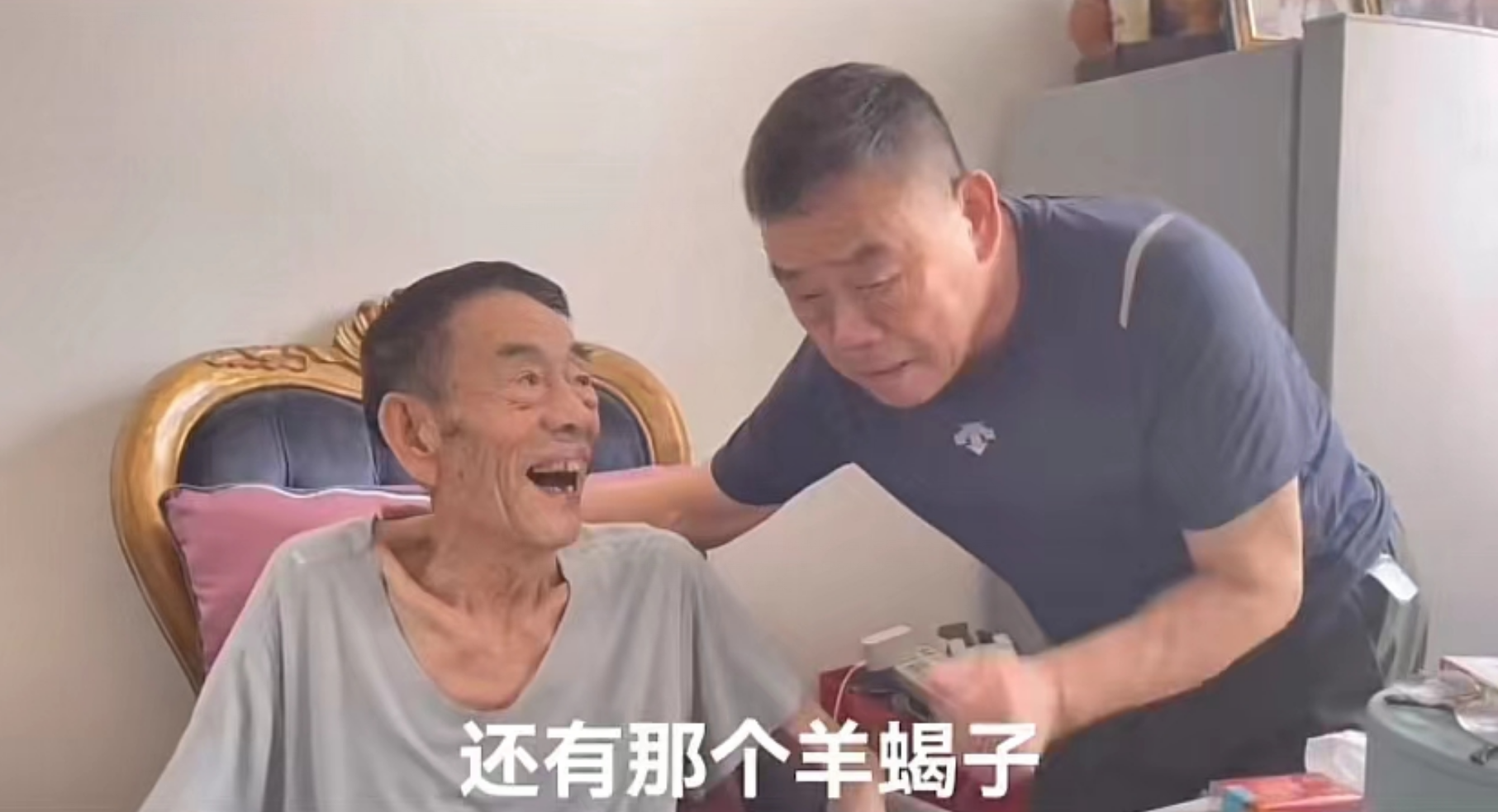 ?90岁杨少华骨瘦如柴,三亚度假!