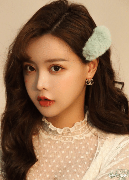 韩安冉|韩安冉住院画面曝光,目光呆滞不自觉腿抖,拿手遮脸不愿出镜