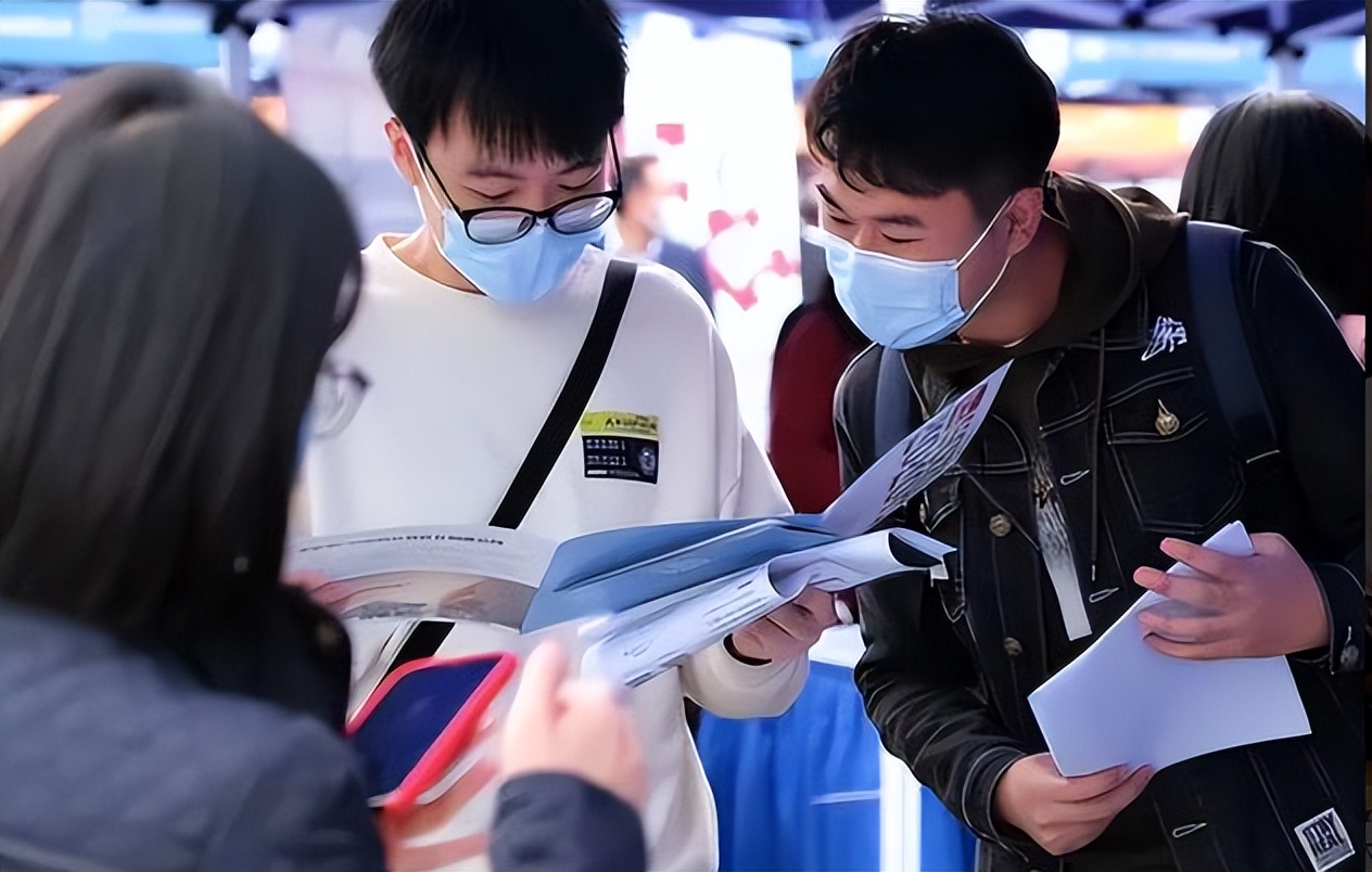 大学生|00后大学生青睐的“新兴职业”，哄睡师月入3万，这些都收入颇丰