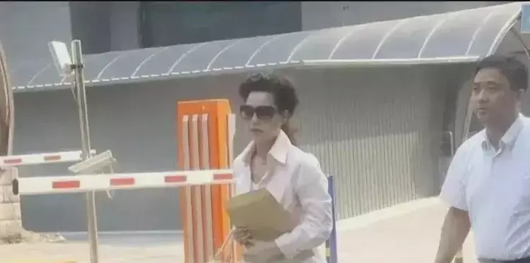 老明星|梦鸽：才56岁的年纪，就老成这样了，网友：可能是想儿子想的