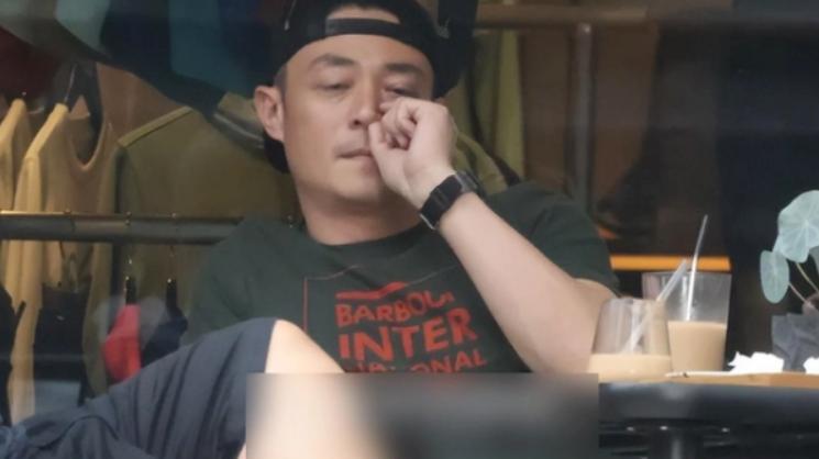 林心如|46岁林心如晒近照！眼皮耷拉下垂，与同年龄好友合照很显老