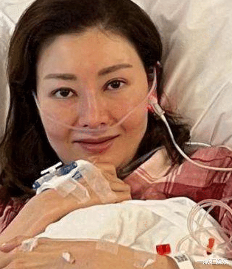 李嘉欣|李嘉欣出院后首露面，笑容满面略显消瘦，悄悄删除关于宝咏琴留言