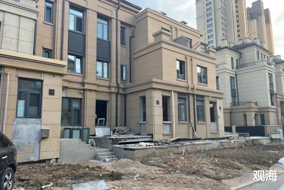 别墅|车位变绿地?高新区这个别墅小区部分地上车位被拆!