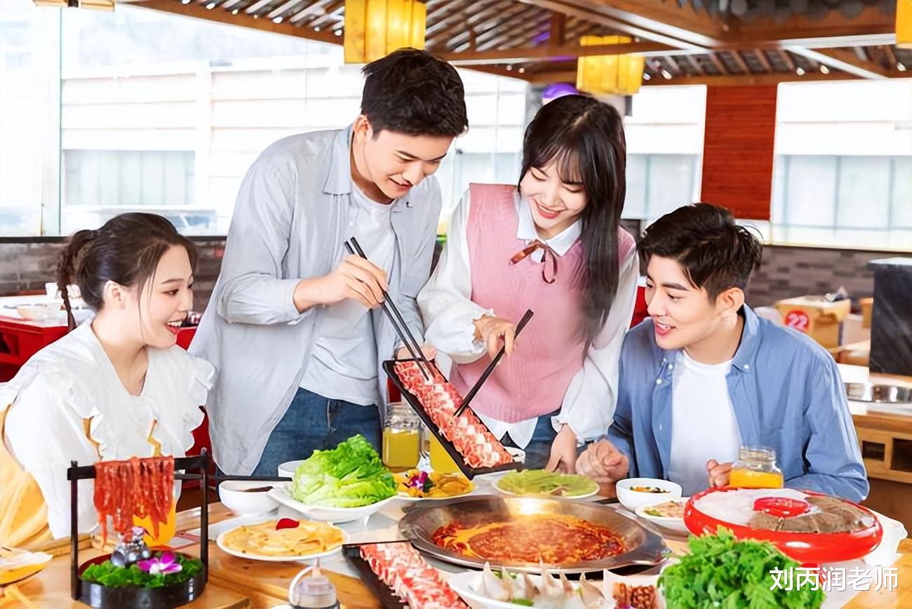 |你请客吃饭,同事带他几个朋友来咋办?告诉你解决方法