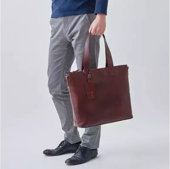 包包丨与冬天绝配的「皮革包」,去这些品牌里选