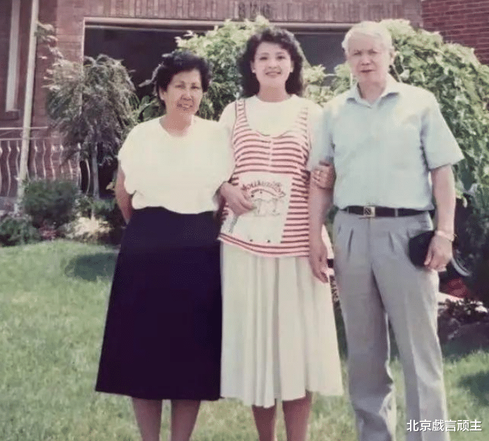 张兰|汪小菲骂战持续升级,张兰哗众取宠,人设崩塌,国籍问题又惹众怒