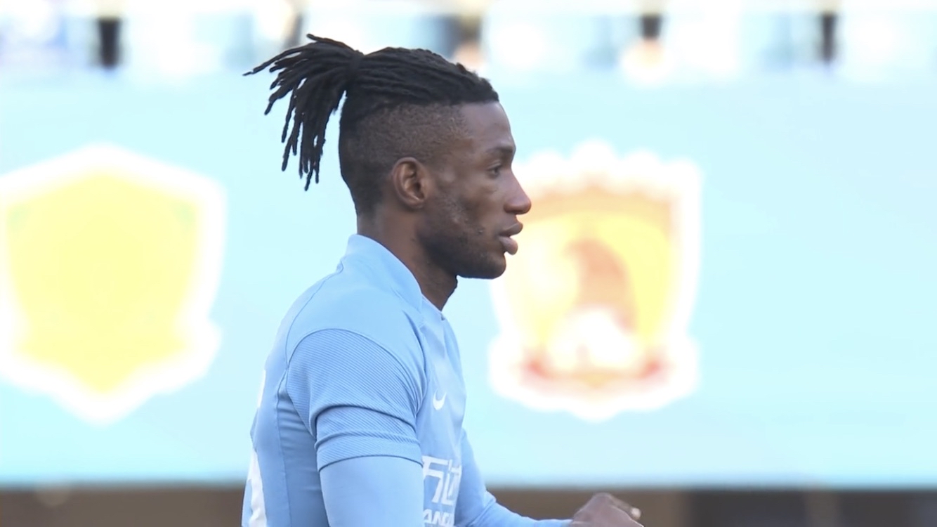 吴龑归队,林良铭戴面具训练,大连人目标3分 刷进球外援有新核心