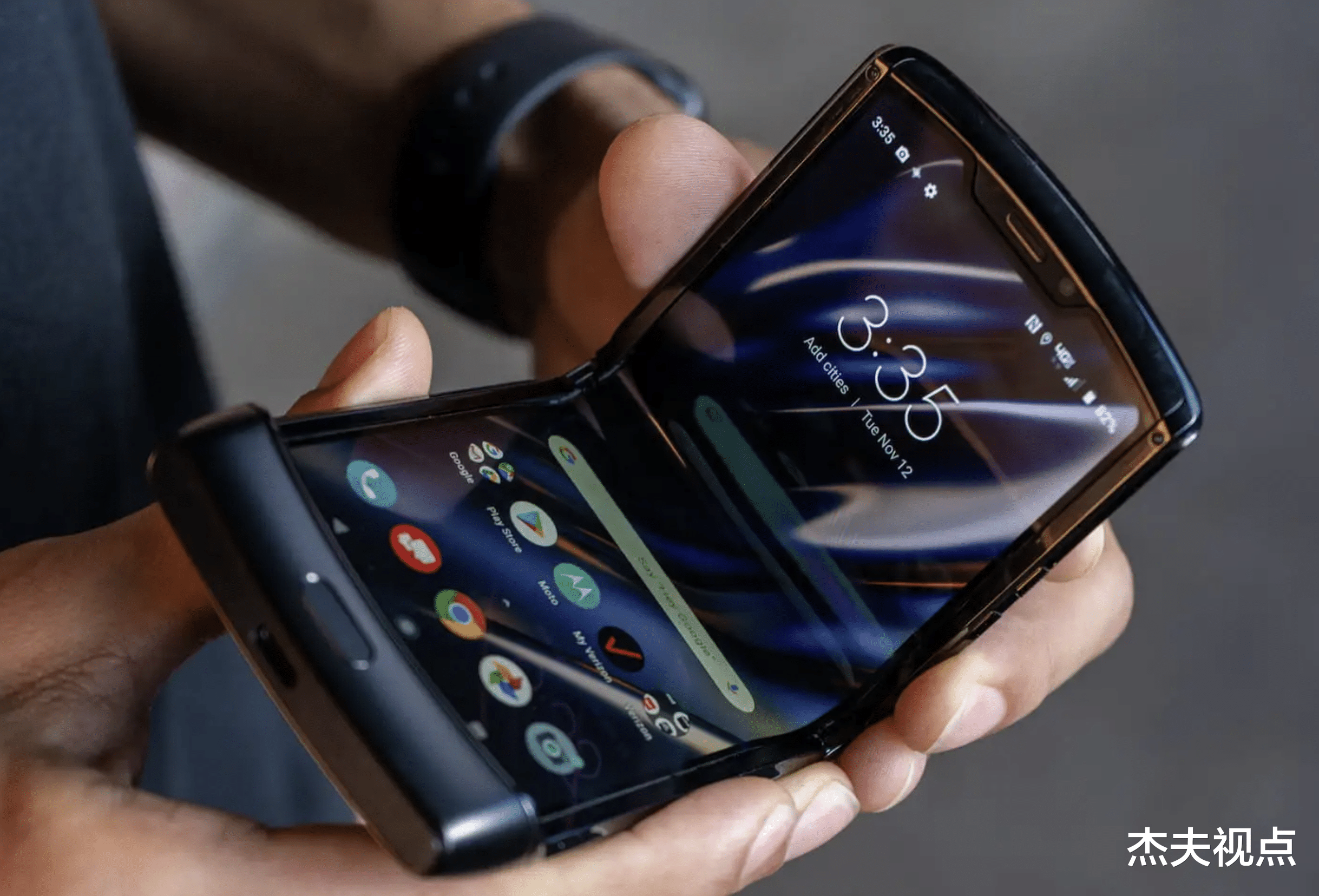 显卡|摩托新折叠屏手机有点意思:无折痕设计,加骁龙8 Plus芯片