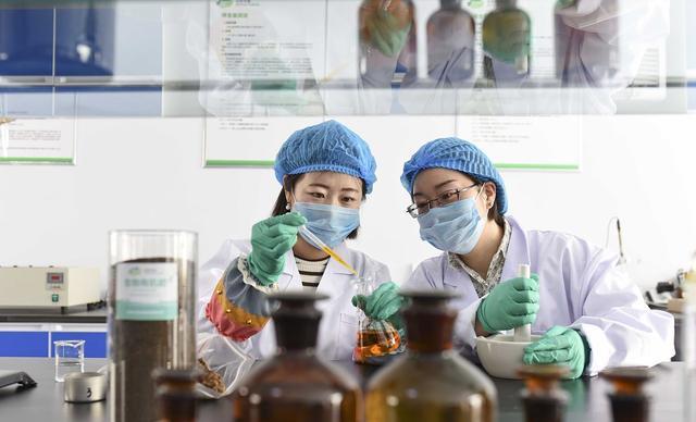 相声|最好用的钓鱼药酒不在渔具店,而在自己家,这三样东西混合就可以