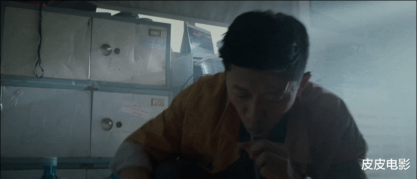 赵丽颖|赵丽颖插兜，雷佳音不下跪，细扒2022“十佳表演”名场面，真牛