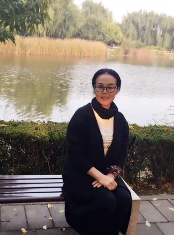 董浩|央视著名主持人董浩：两次死里逃生，妻子和女儿是他最坚强的依靠