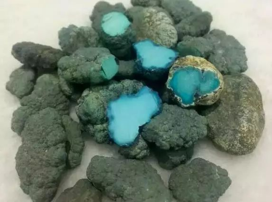 保利|想玩原矿绿松，先搞清楚“蜡皮籽”是什么吧！