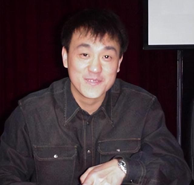 何冰|何冰的尴尬,是谁的过错?